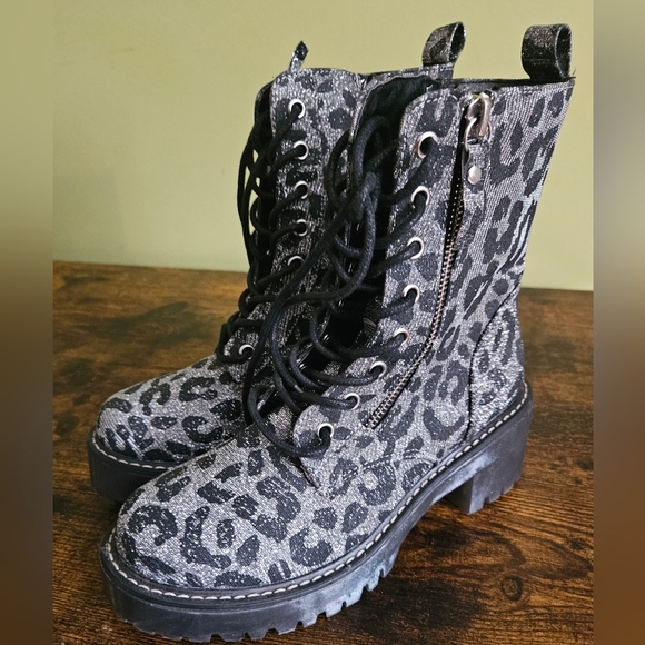 Rocklyn Shimmer Leopard Combat Boots Size 6 NWT - Picture 5 of 11